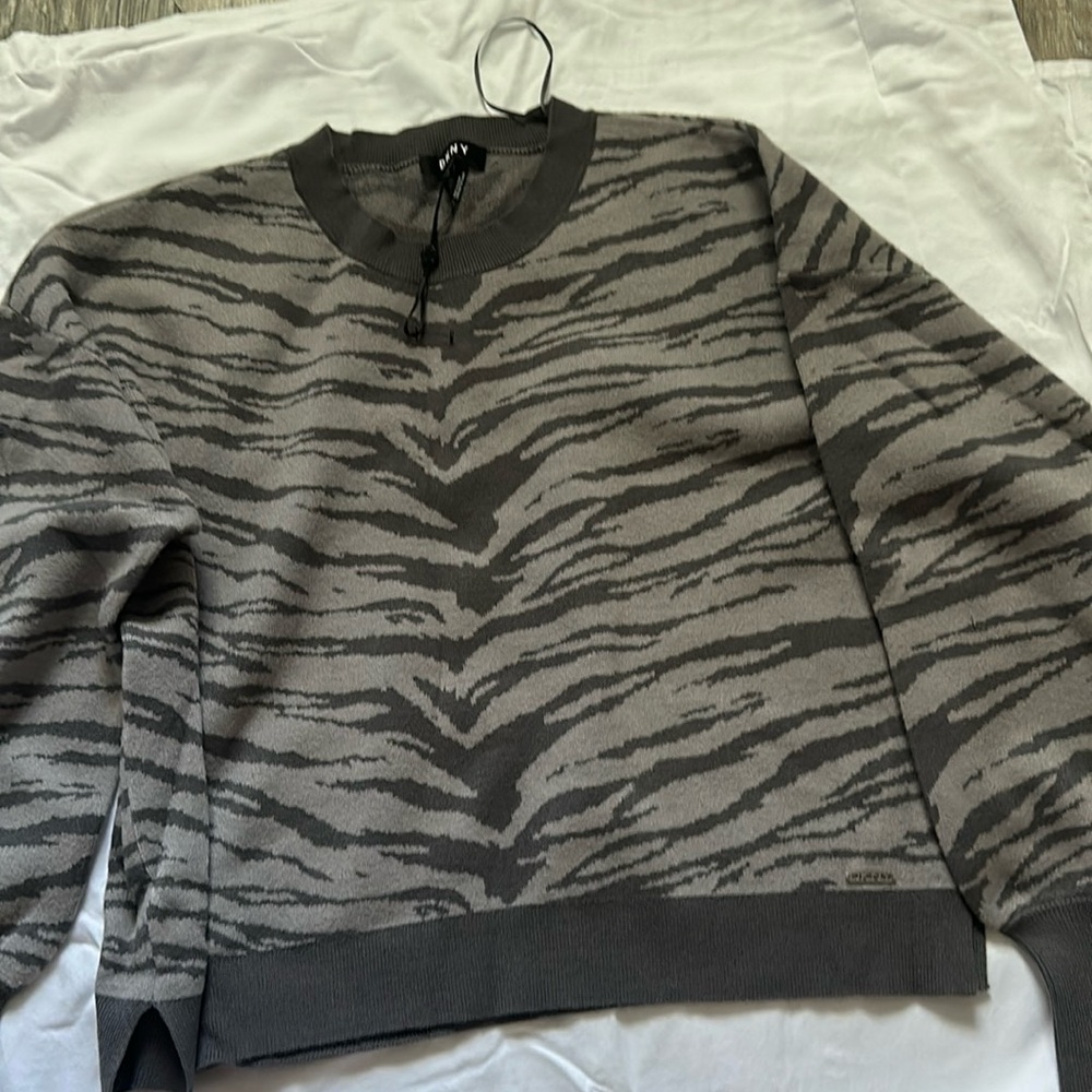 DKNY SWEATER